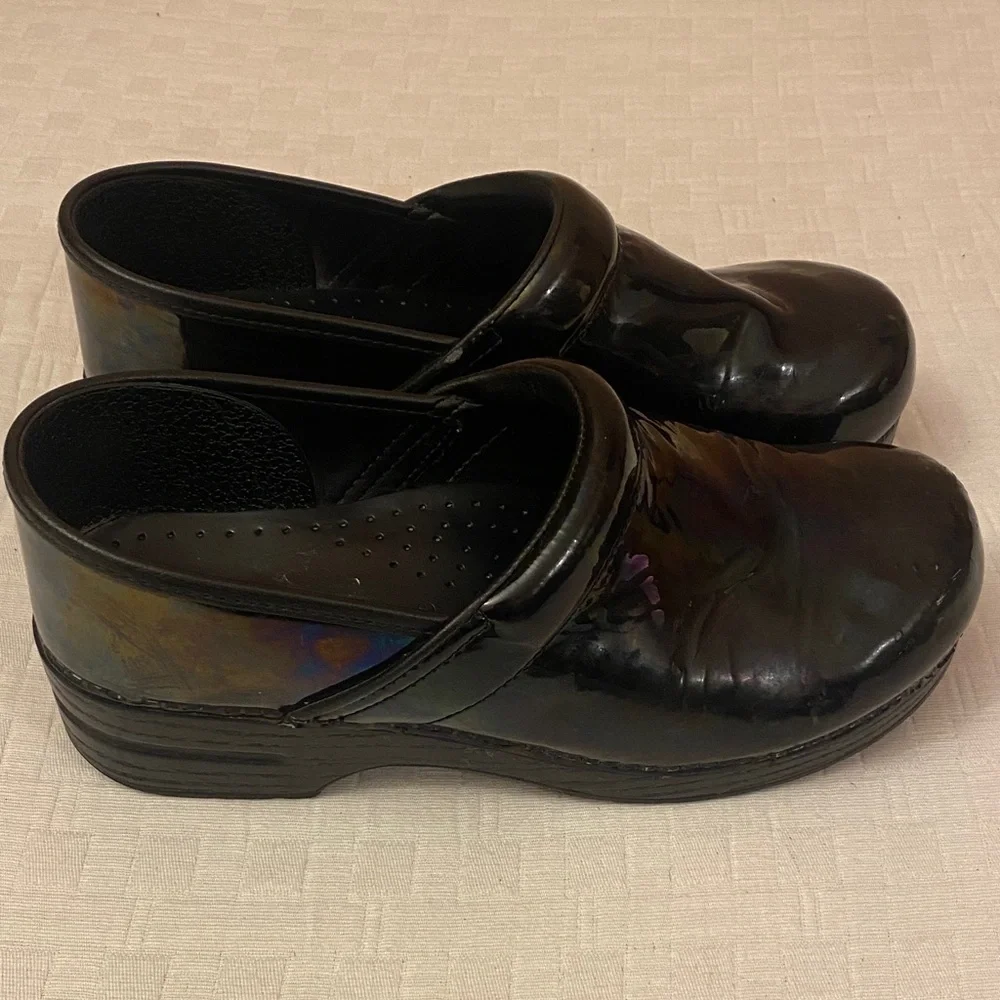 DANSKO Shiny Black Clogs - Picture 4 of 11